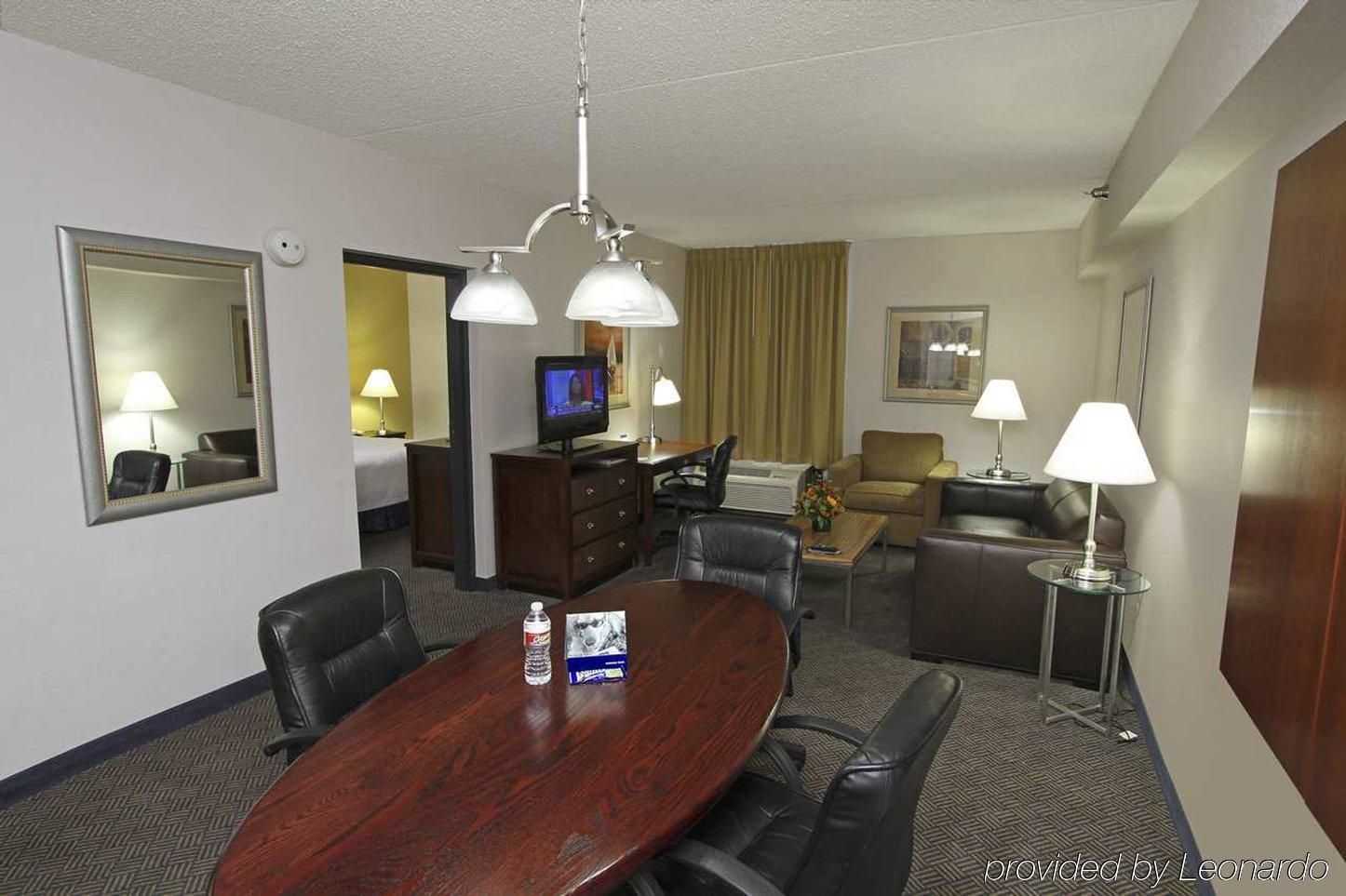Hotel Western West Airport